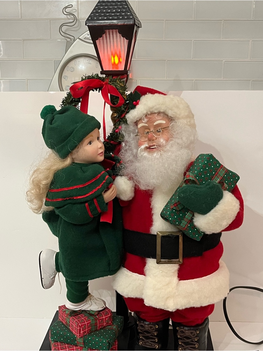 Vintage Animated Moving Santa & Little Girl Holiday Scene w/ Lighted Lamp Post
